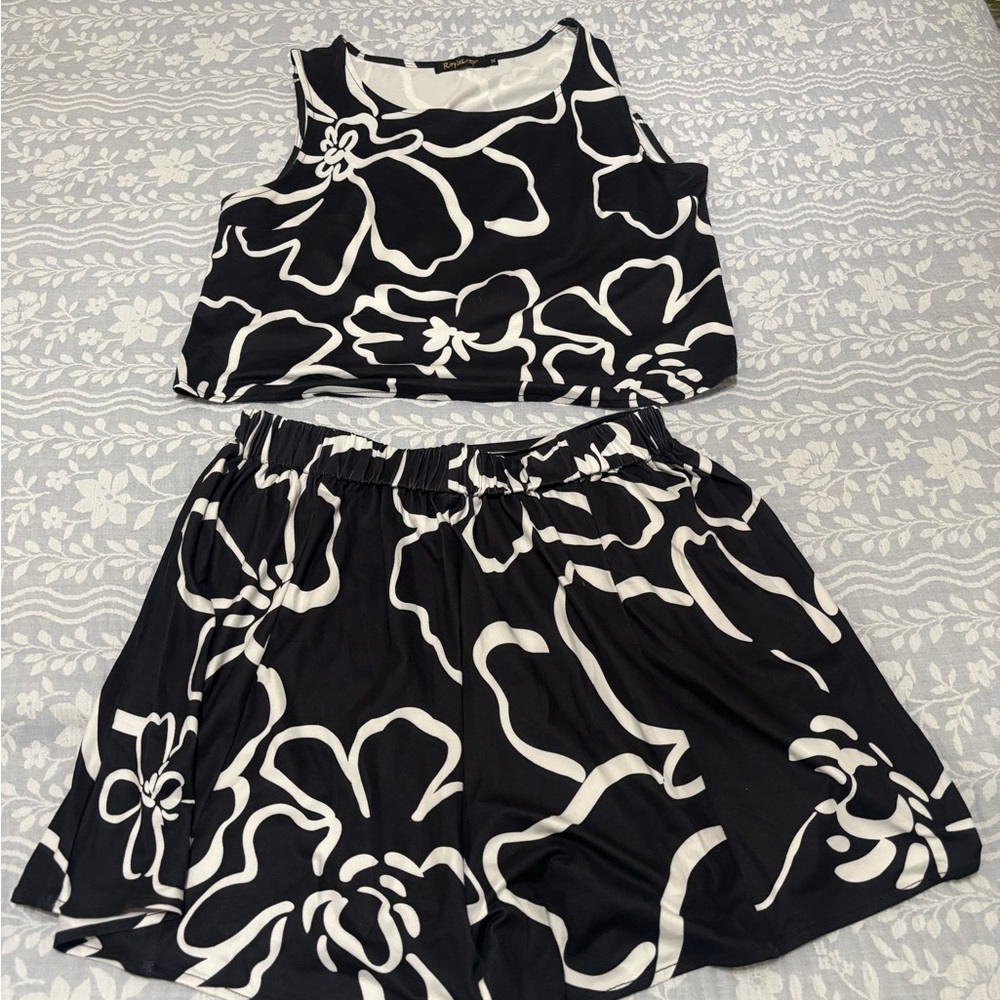 Floral Black and White Women's Shorts Set